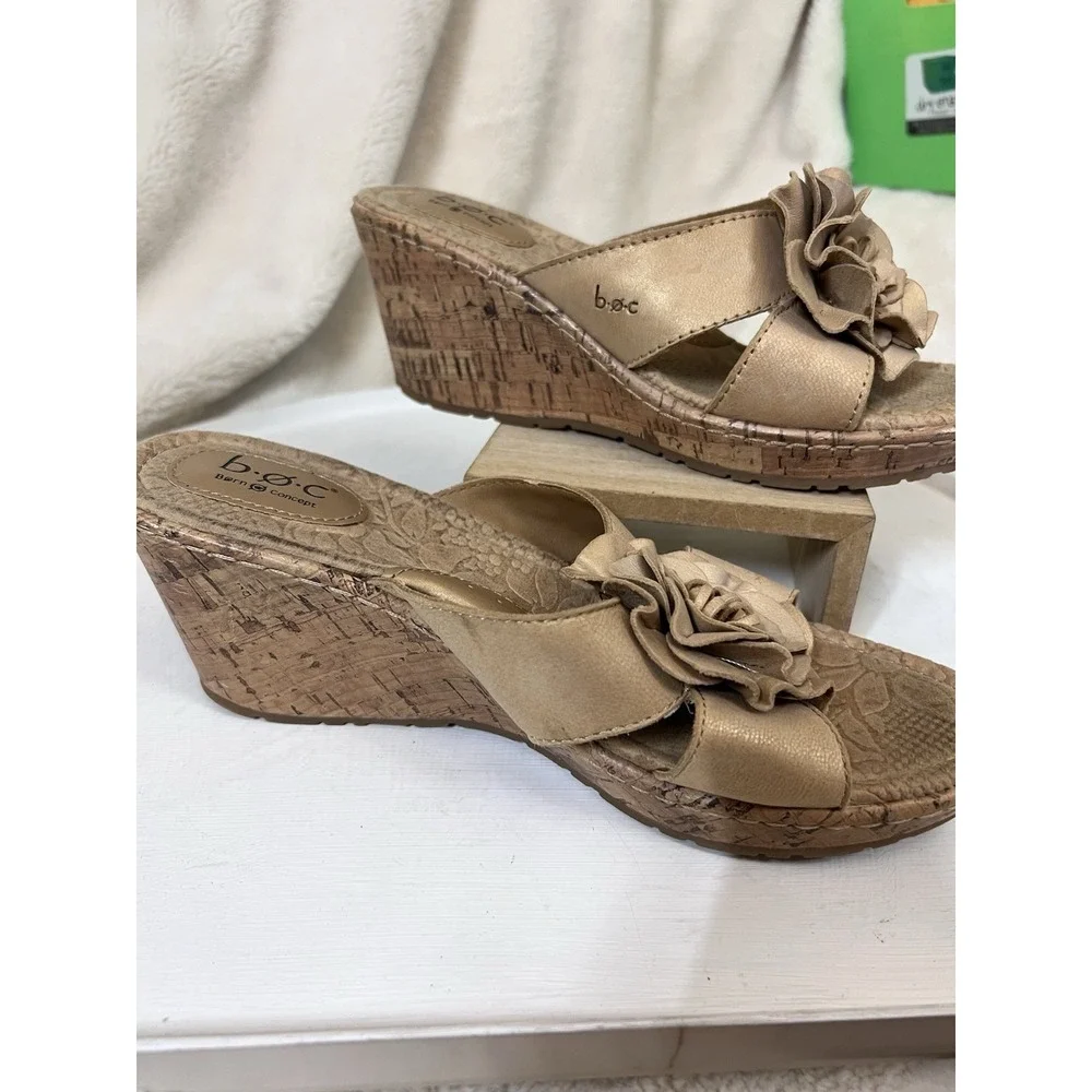 B.O.C. Born Concept Floral Wedge Slide Sandals Leather Upper Beige Size 9M